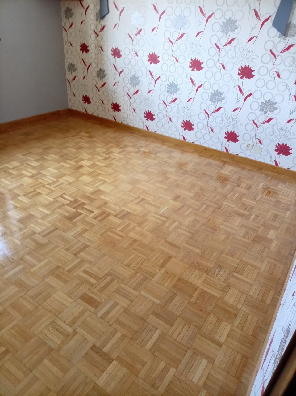 Ponçage Parquet Chêne Massif Damier à Manspach (68210) : Avant/Après Spectaculaire
