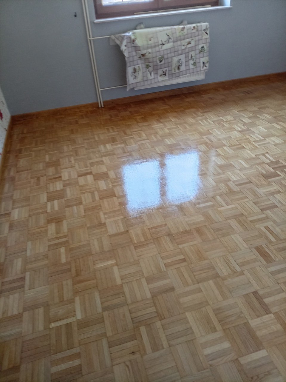 Finition parquet damier - Détail brillance